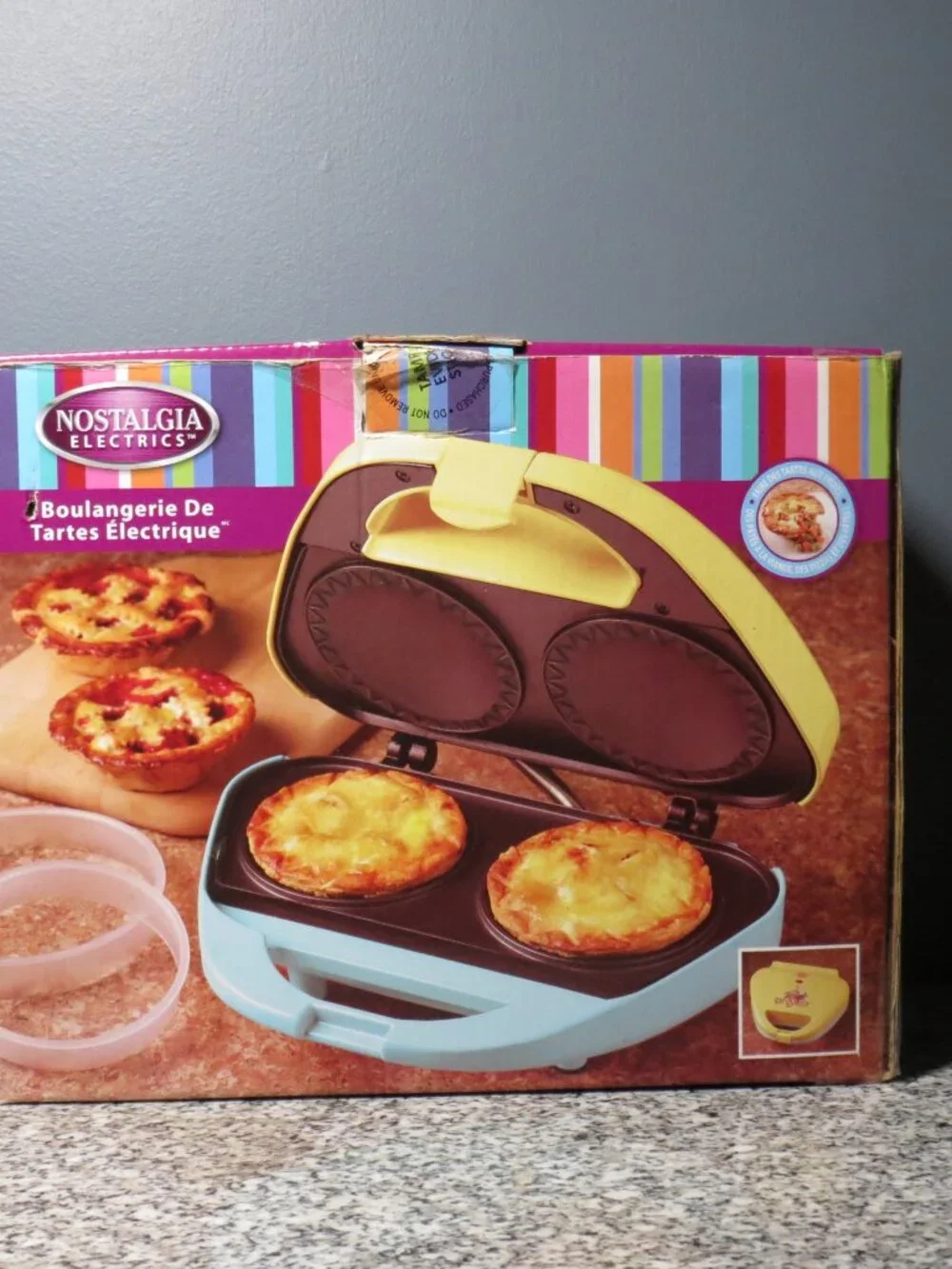 Nostalgia Electrics Electric Pie Bakery In Box/used once/Tested Model PIE200